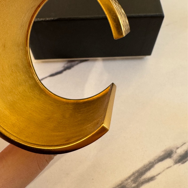 chanel金色白字coco手環-14