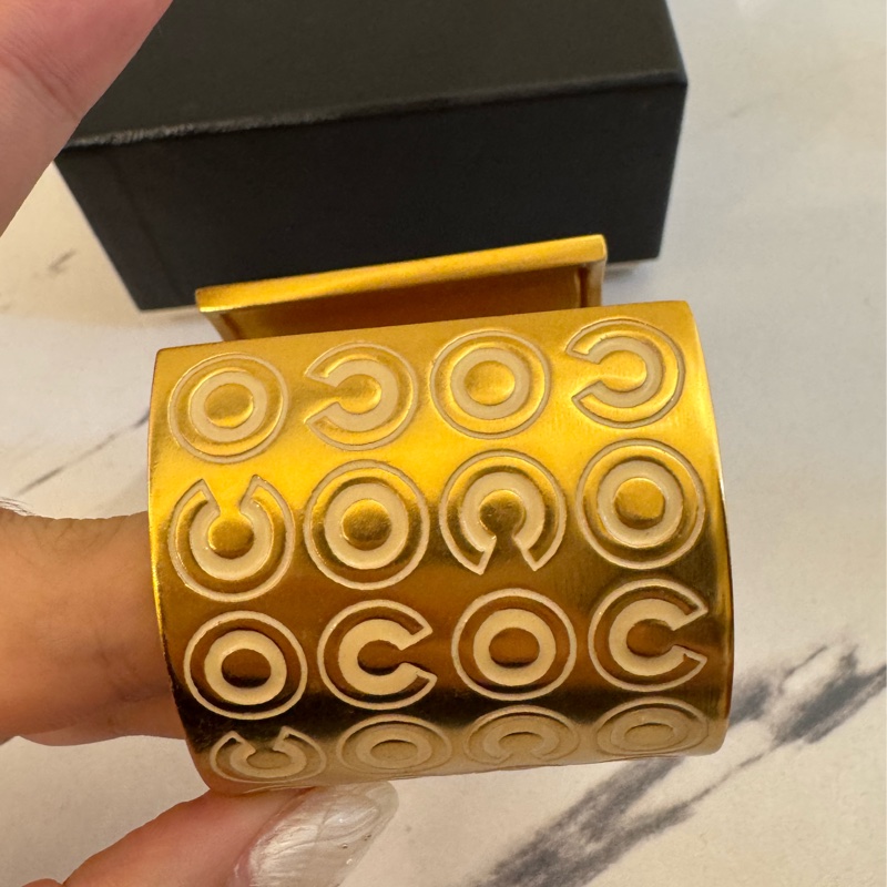 chanel金色白字coco手環-20