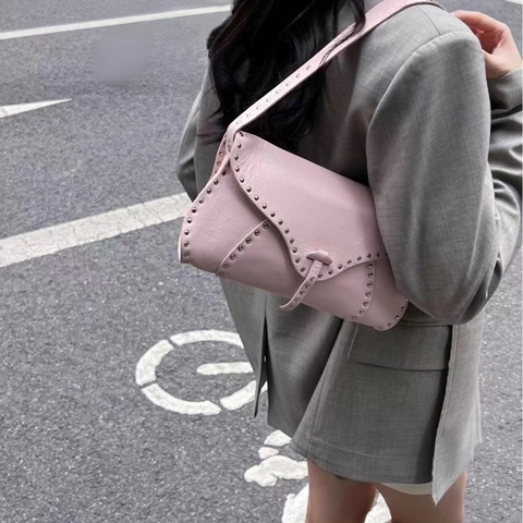 Celine vintage 肩背包 寶寶粉配銀扣 中古包