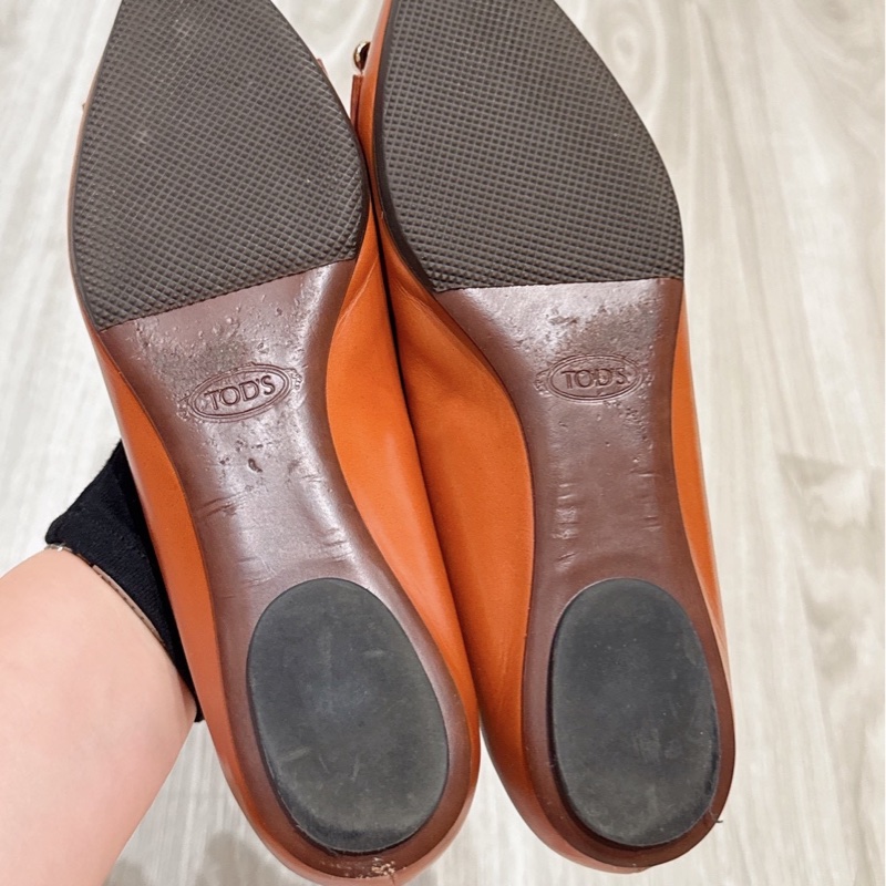 TOD’S 焦糖色麻花釦尖頭平底鞋 37號-7