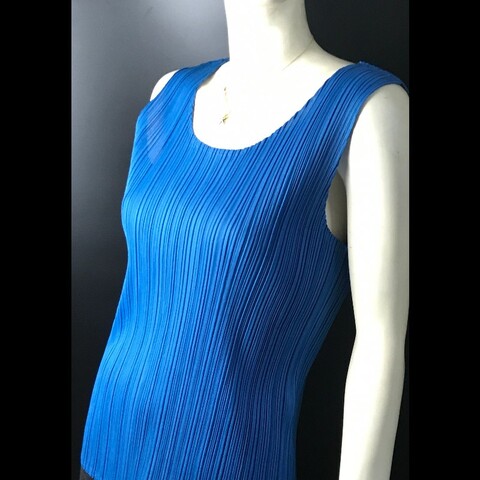 Pleats Pleasa 系列藍色皺摺背心