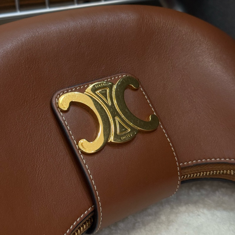 Lisa同款🤎Celine 新款焦糖凱旋門腋下 Ava單肩包-5