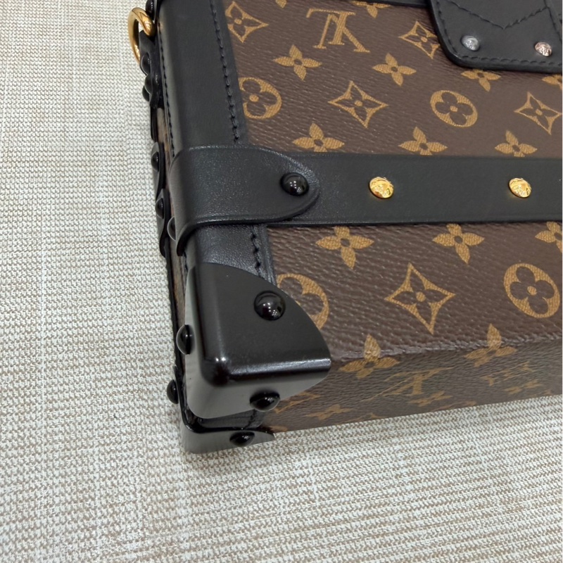 LV老花限量Petite Malle硬盒子 斜背包-10