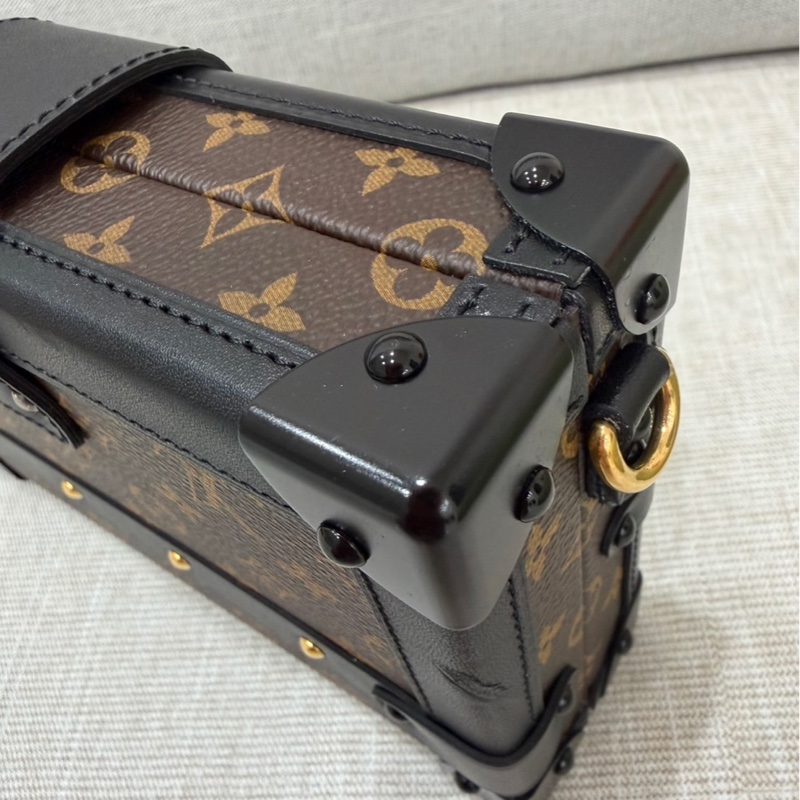 LV老花限量Petite Malle硬盒子 斜背包-11