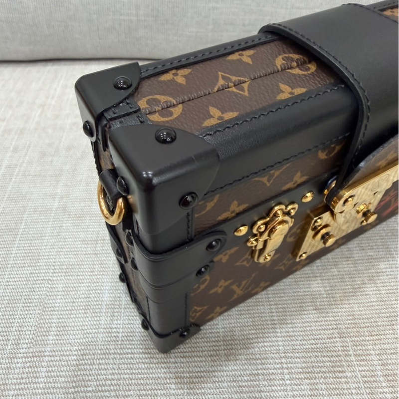 LV老花限量Petite Malle硬盒子 斜背包-14