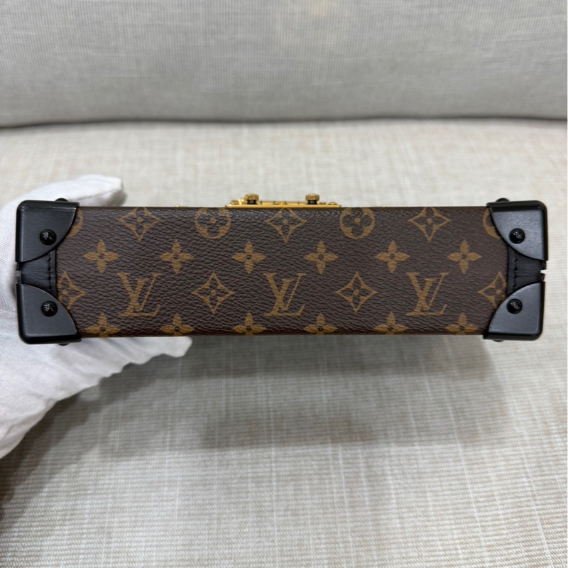 LV老花限量Petite Malle硬盒子 斜背包-15