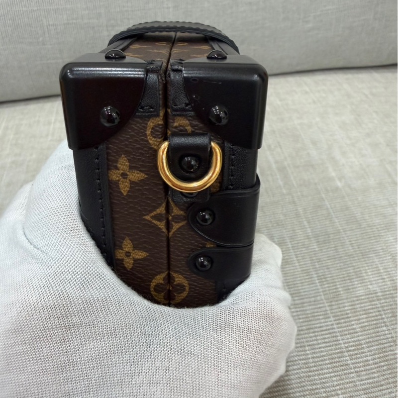 LV老花限量Petite Malle硬盒子 斜背包-17