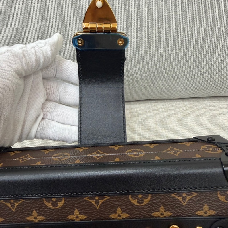 LV老花限量Petite Malle硬盒子 斜背包-20