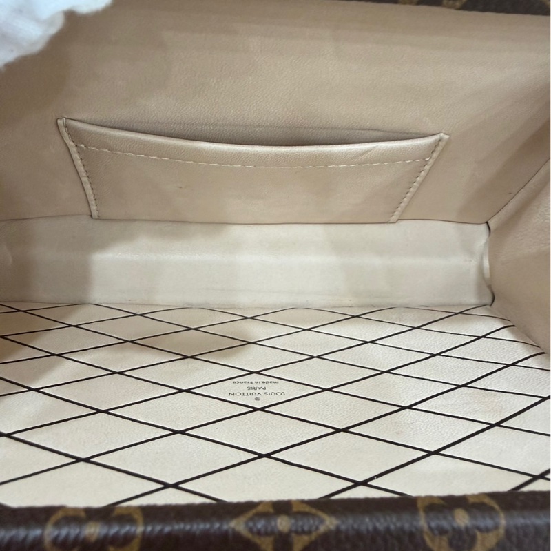 LV老花限量Petite Malle硬盒子 斜背包-29