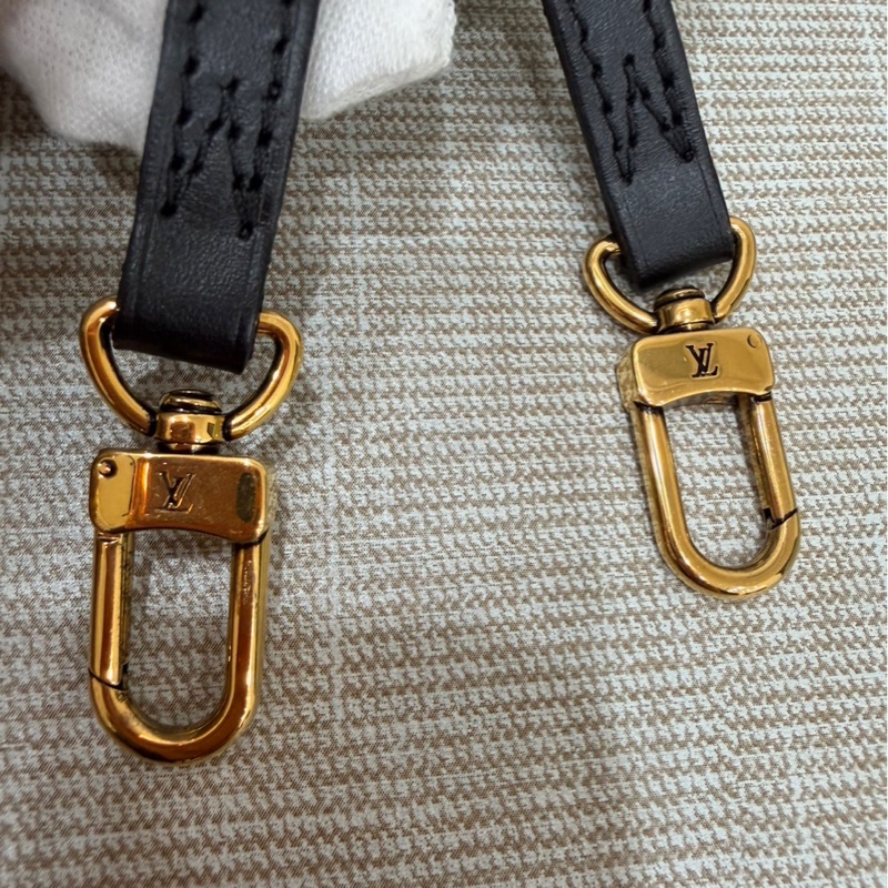 LV老花限量Petite Malle硬盒子 斜背包-32