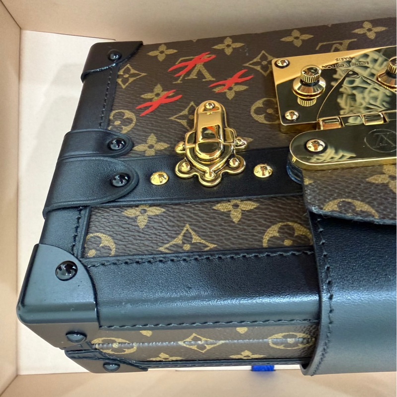 LV老花限量Petite Malle硬盒子 斜背包-36