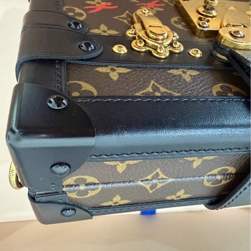 LV老花限量Petite Malle硬盒子 斜背包-37