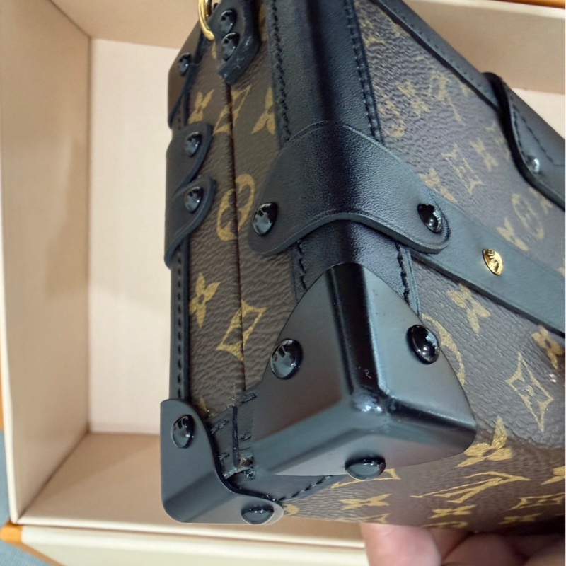 LV老花限量Petite Malle硬盒子 斜背包-40