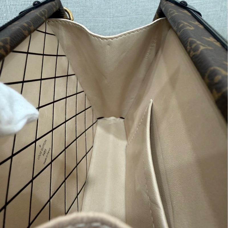 LV老花限量Petite Malle硬盒子 斜背包-51