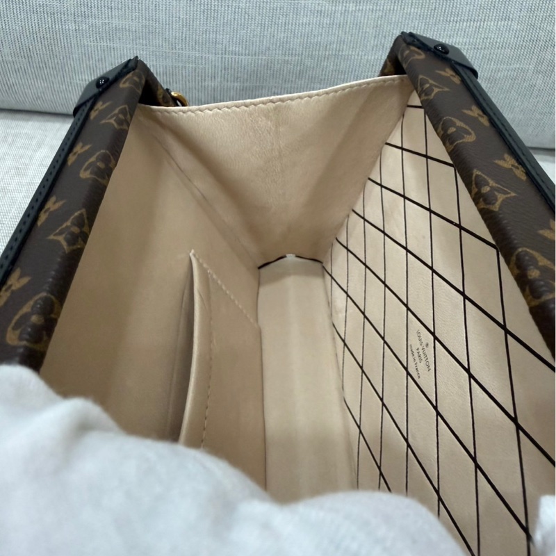 LV老花限量Petite Malle硬盒子 斜背包-52