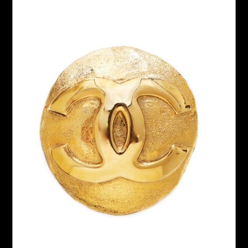 Chanel CC 浮雕胸針-1