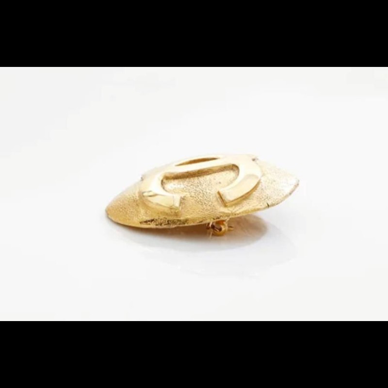 Chanel CC 浮雕胸針-3