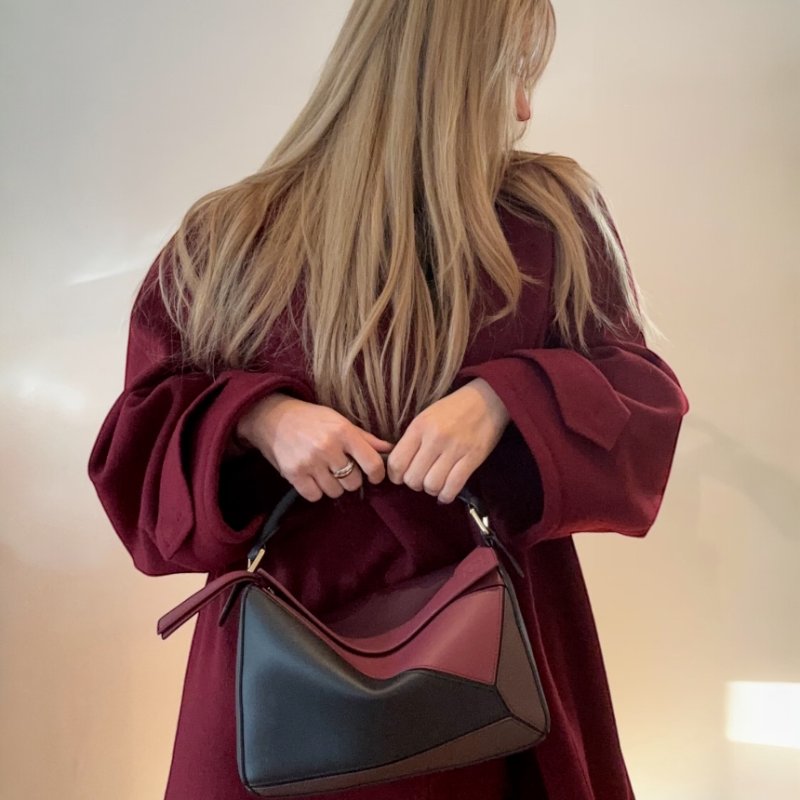 🎉新品好折扣✨Loewe Nappa 小牛皮小款 拚色Puzzle 包 黑酒紅色-1