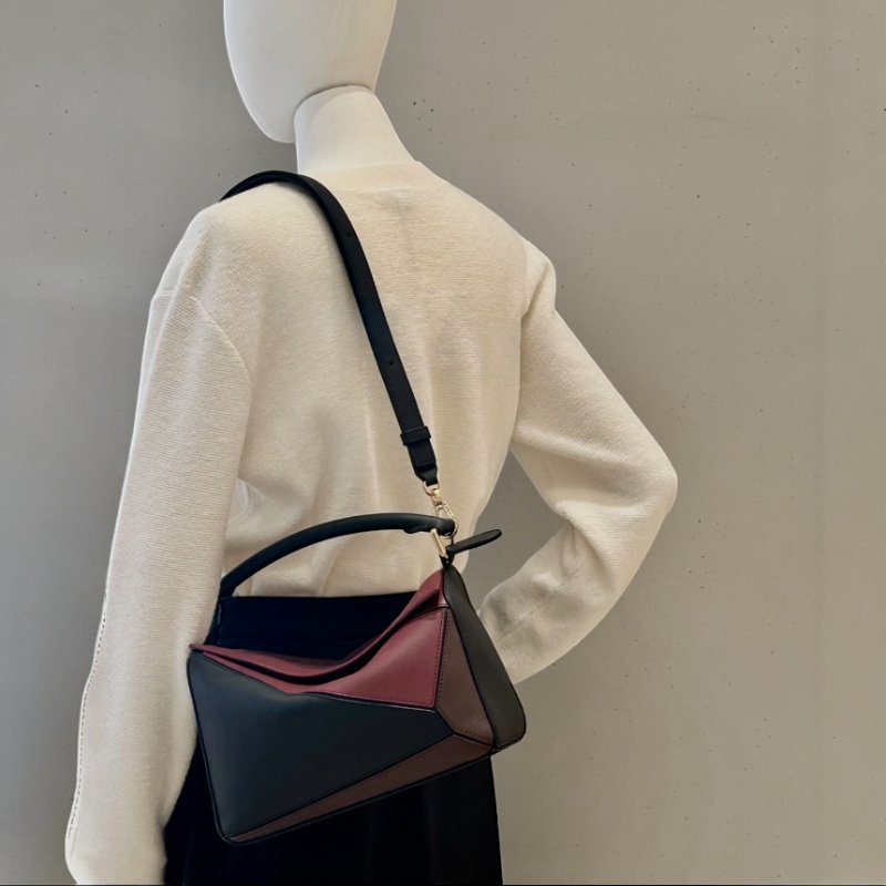 🎉新品好折扣✨Loewe Nappa 小牛皮小款 拚色Puzzle 包 黑酒紅色-2