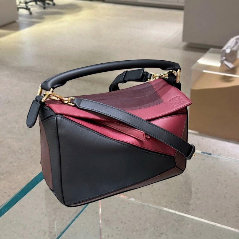 🎉新品好折扣✨Loewe Nappa 小牛皮小款 拚色Puzzle 包 黑酒紅色-6