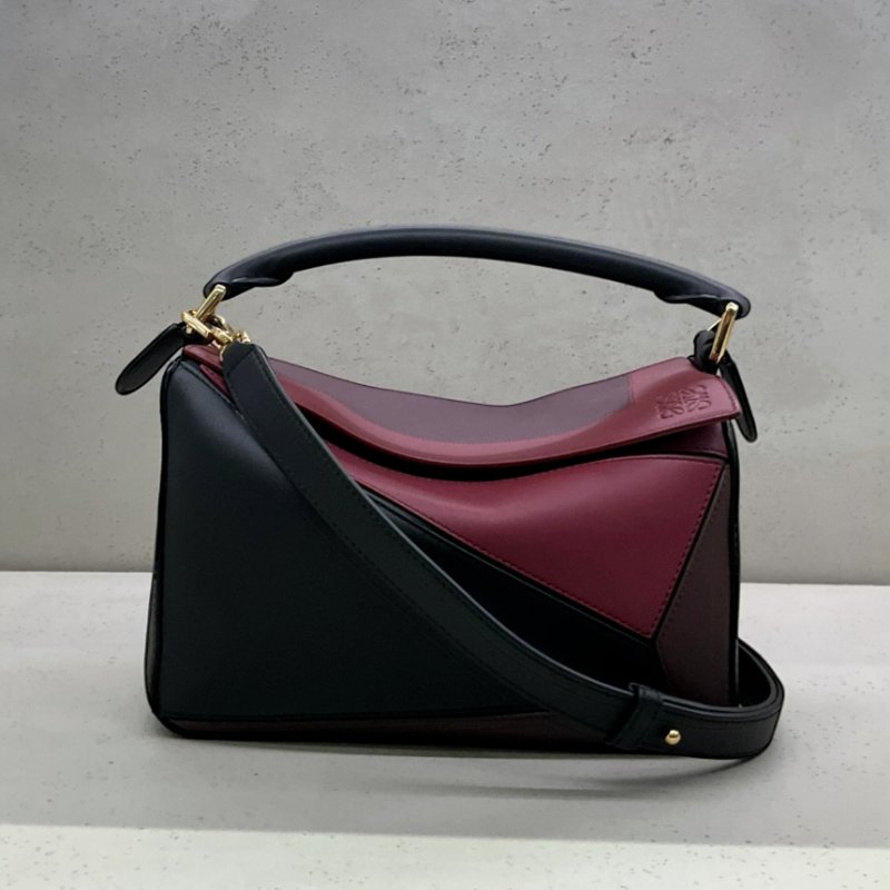 🎉新品好折扣✨Loewe Nappa 小牛皮小款 拚色Puzzle 包 黑酒紅色-9