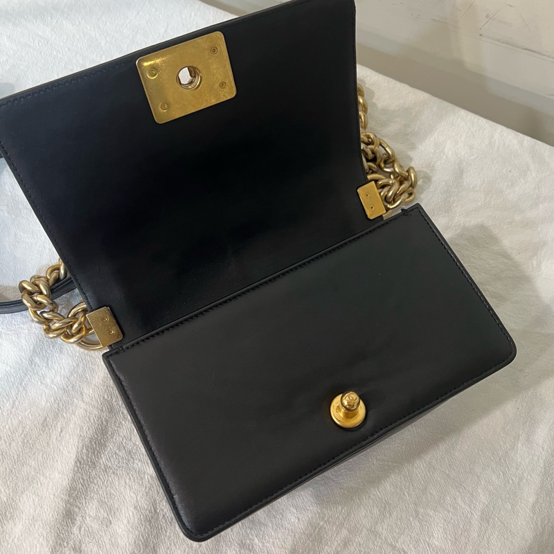 ෆ Chanel boy20黑金-19