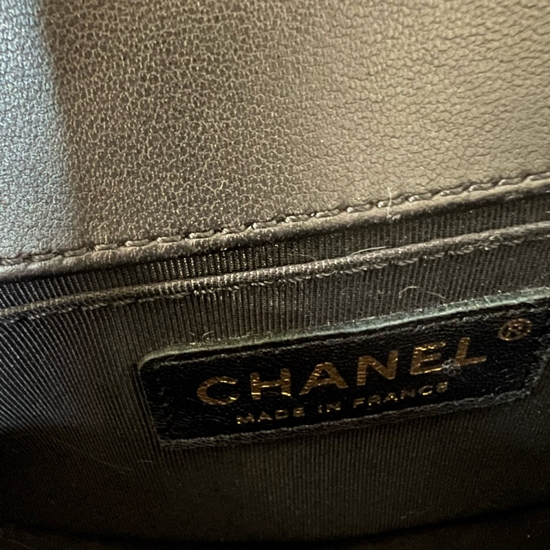 ෆ Chanel boy20黑金-21