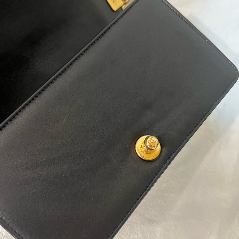 ෆ Chanel boy20黑金-23