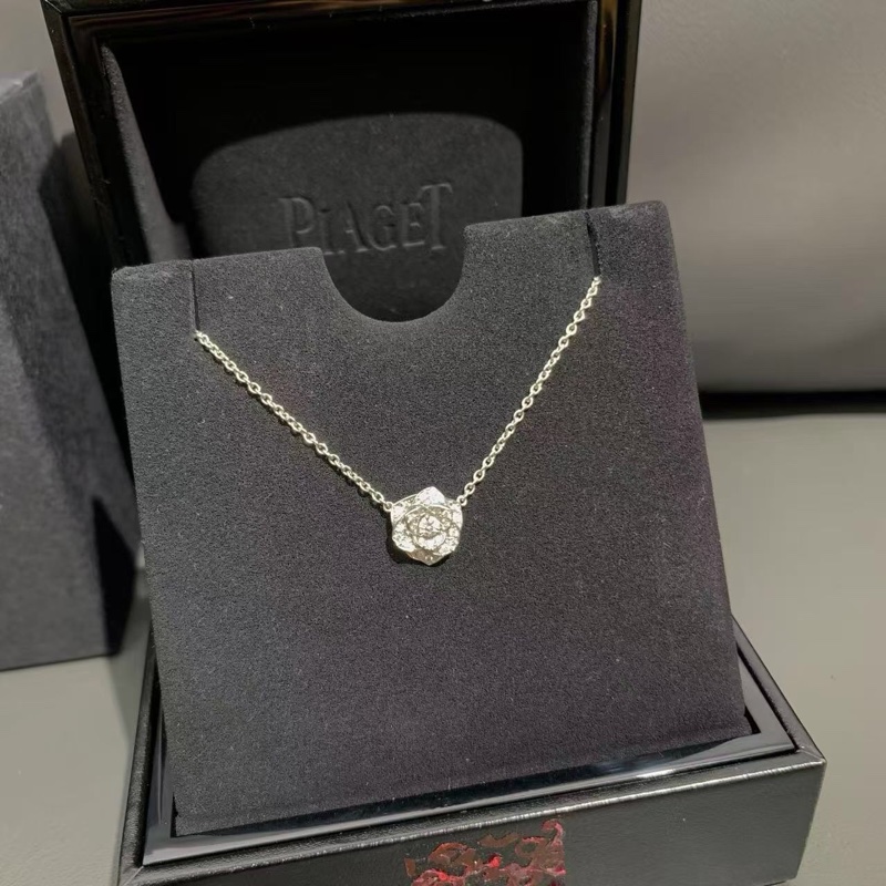 伯爵PIAGET ROSE滿鑽玫瑰18K白金項鍊，2022 年購入-3
