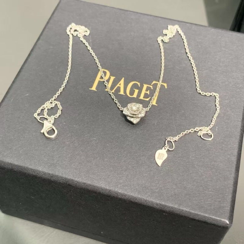 伯爵PIAGET ROSE滿鑽玫瑰18K白金項鍊，2022 年購入-4