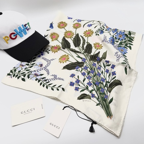 Gucci Tweet 絲綢花卉印花絲巾