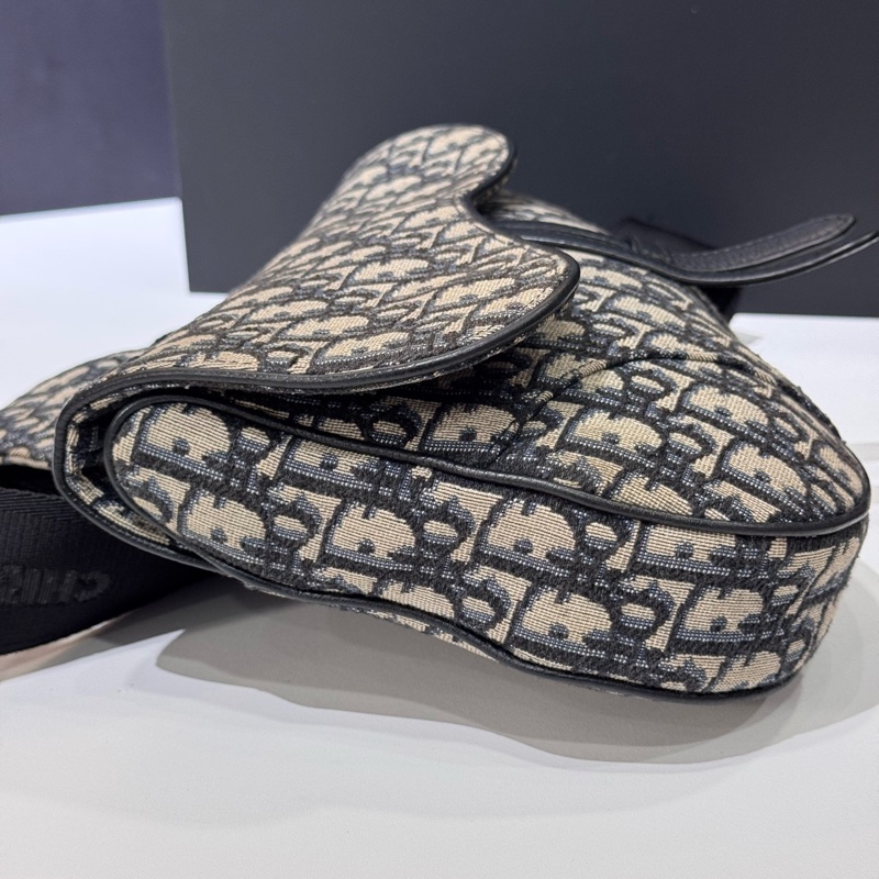 Dior 老花刺繡馬鞍胸包 尺寸約26*18  20年編碼。-7