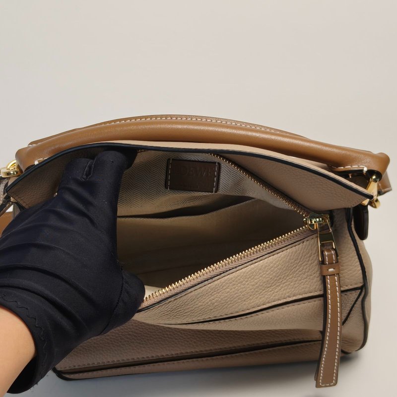 LOEWE Puzzle24幾何包小號奶茶色牛皮肩背包-4