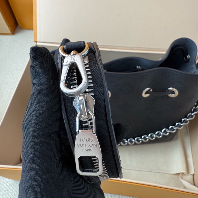 LV Bella 牛皮 黑色月光女神 部份五金帶膜 尺寸約22x14x19-8