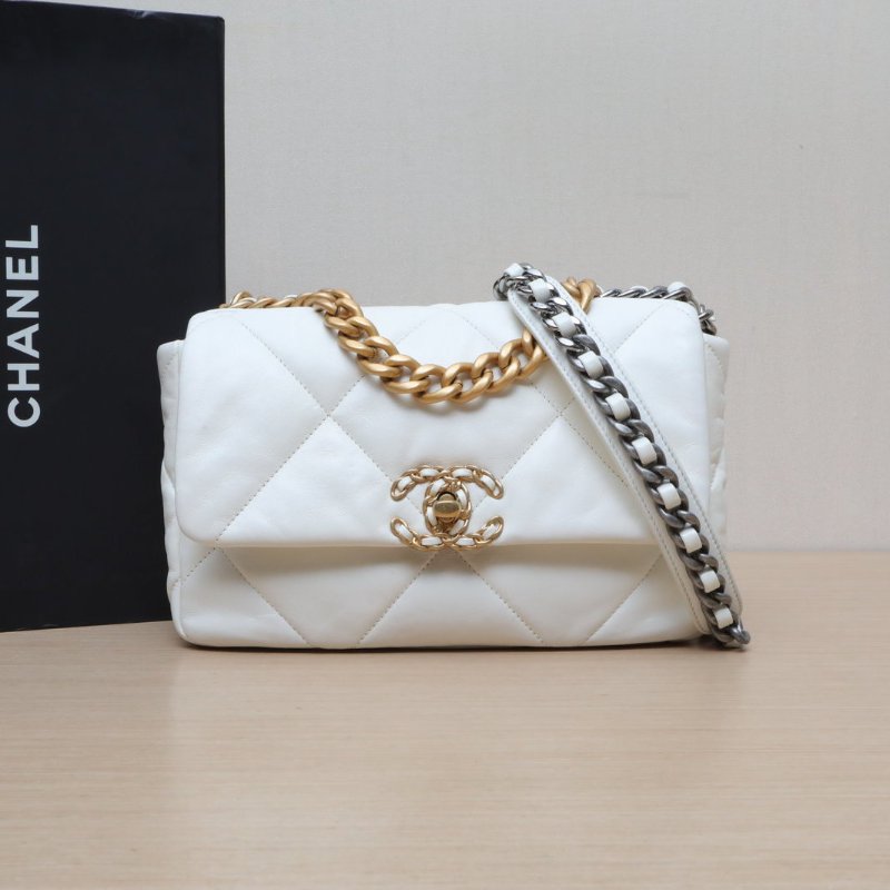 CHANEL 19BAG口蓋包小號26白色羊皮晶片開金銀扣肩背包-0