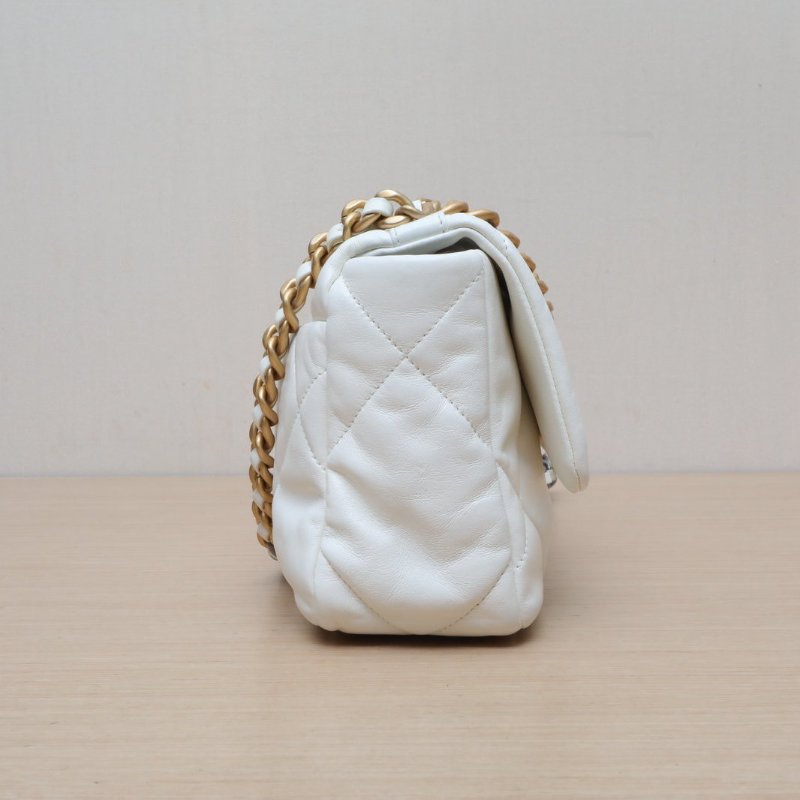 CHANEL 19BAG口蓋包小號26白色羊皮晶片開金銀扣肩背包-3