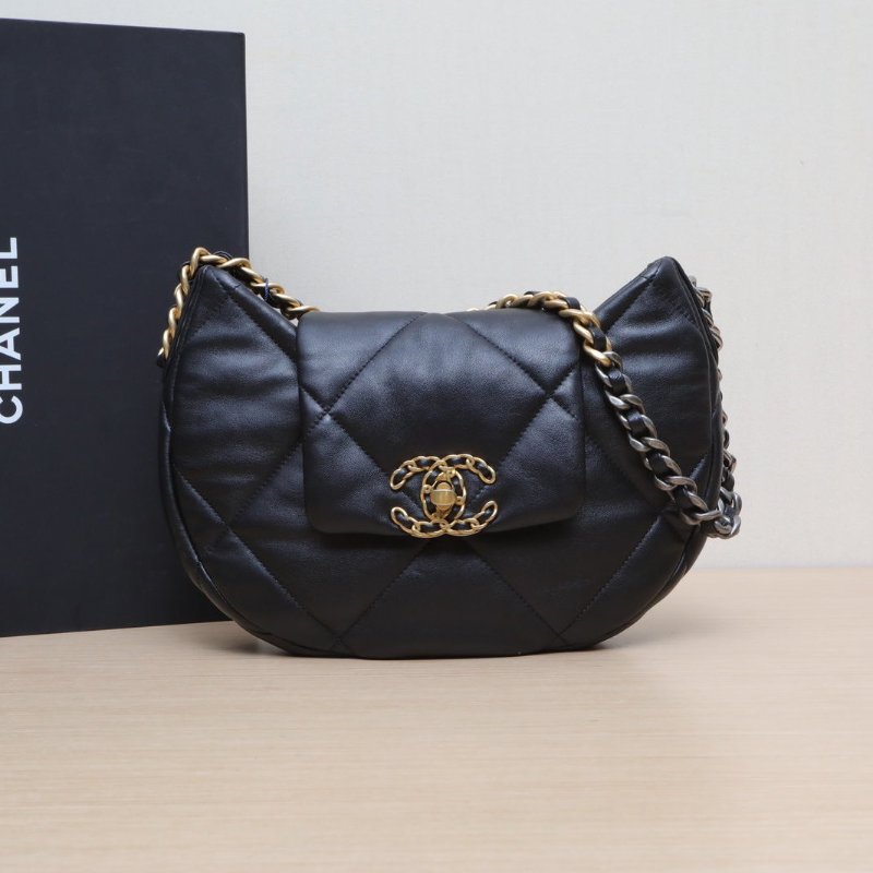 CHANEL 黑色羊皮晶片開金銀扣24C19BagHobo腋下包肩背包-0