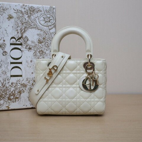 DIOR 白色羊皮金扣2019MYLADYDIOR戴妃包四格徽章款肩背包