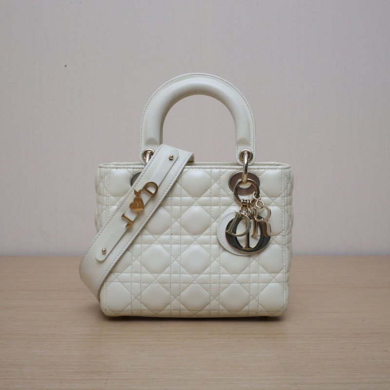 DIOR 白色羊皮金扣2019MYLADYDIOR戴妃包四格徽章款肩背包-1