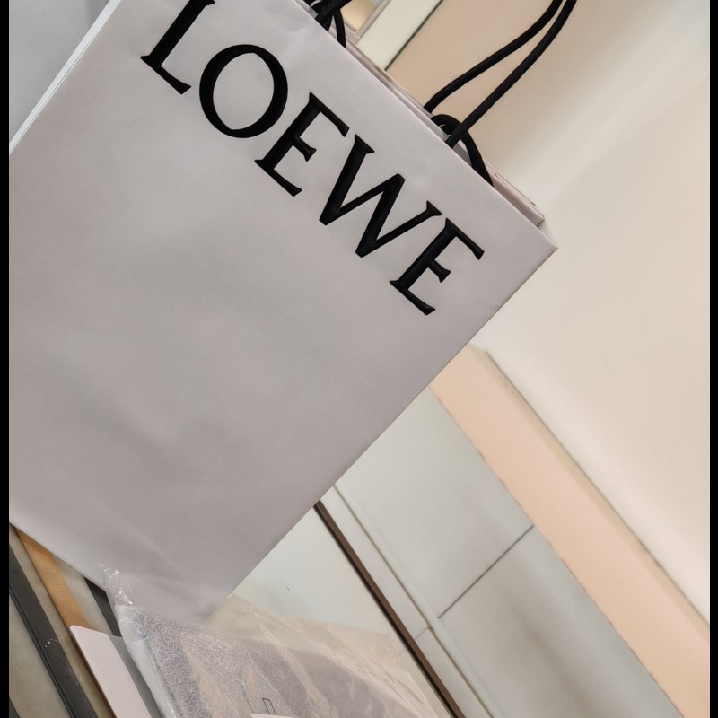 全新 LOEWE 羅意威 杏色深淺雙面圍巾 頸巾
Scarf F606257X51-5