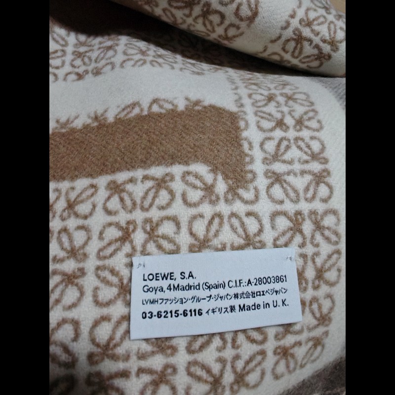 全新 LOEWE 羅意威 杏色深淺雙面圍巾 頸巾
Scarf F606257X51-9