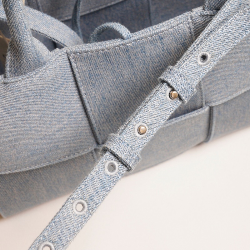 Bottega Veneta 丹寧編織托特包(Arco Tote)-14