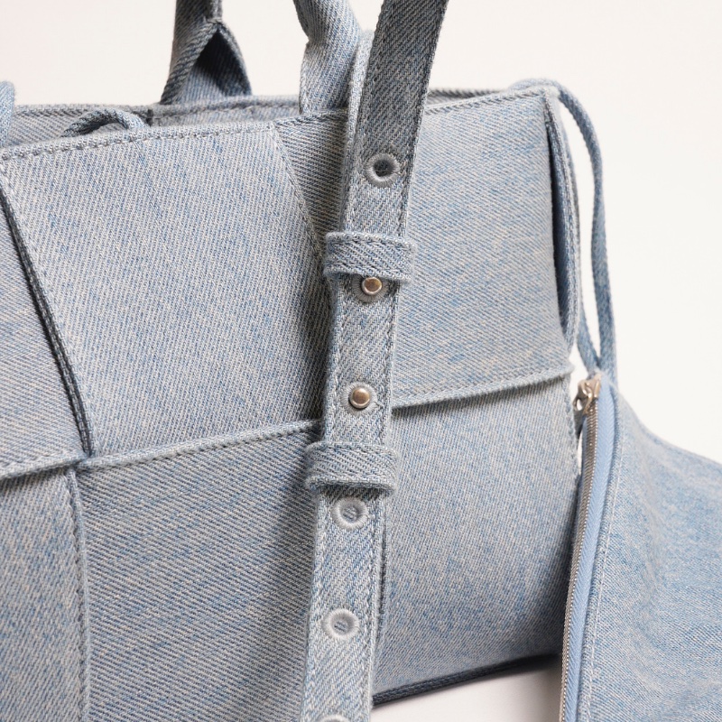 Bottega Veneta 丹寧編織托特包(Arco Tote)-15