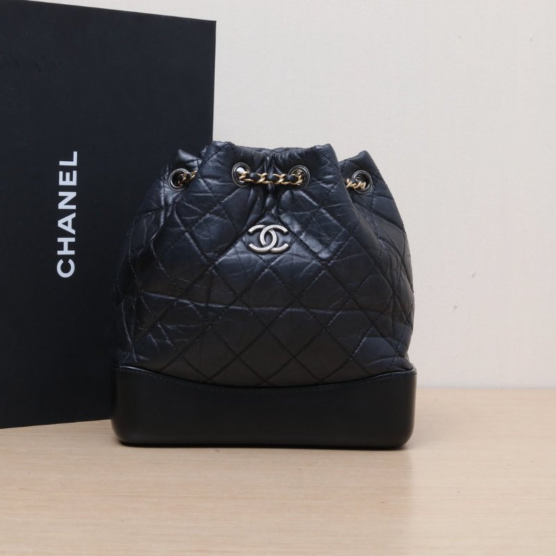 CHANEL GABRIELLE流浪雙肩包小號22.5黑色牛皮28開金銀扣菱格紋肩背包-0