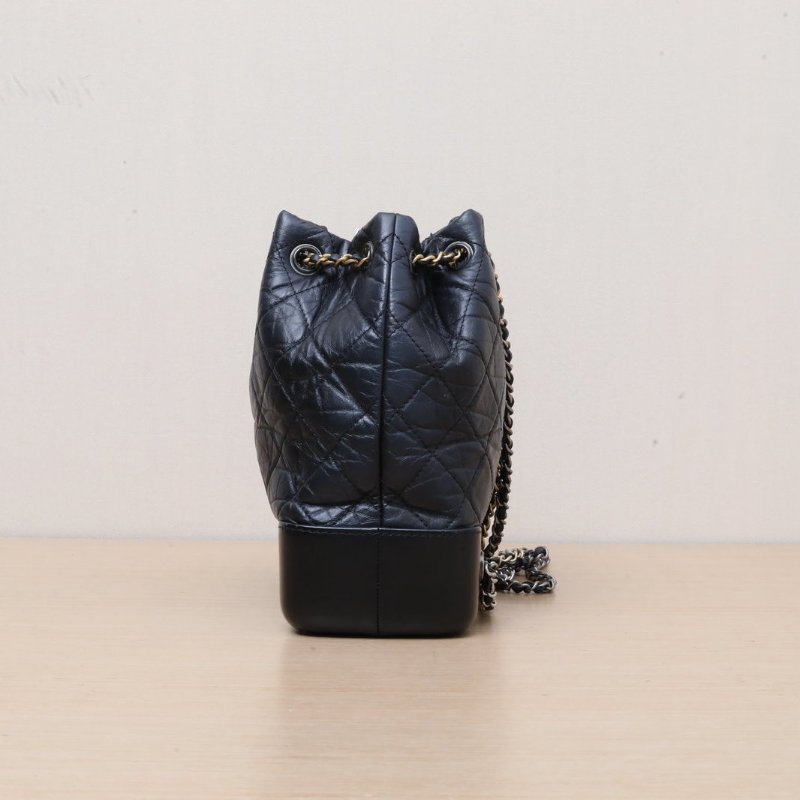 CHANEL GABRIELLE流浪雙肩包小號22.5黑色牛皮28開金銀扣菱格紋肩背包-4