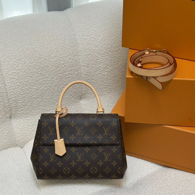 LOUIS VUITTON Cluny BB-0