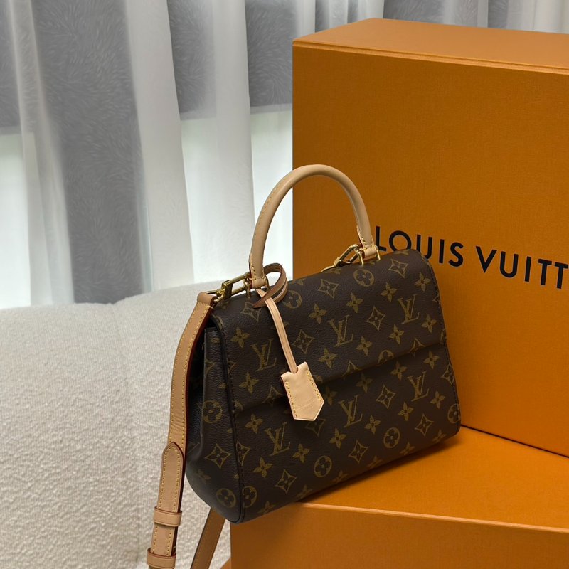 LOUIS VUITTON Cluny BB-2