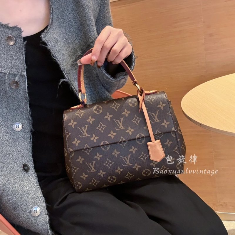 LOUIS VUITTON Cluny BB-8