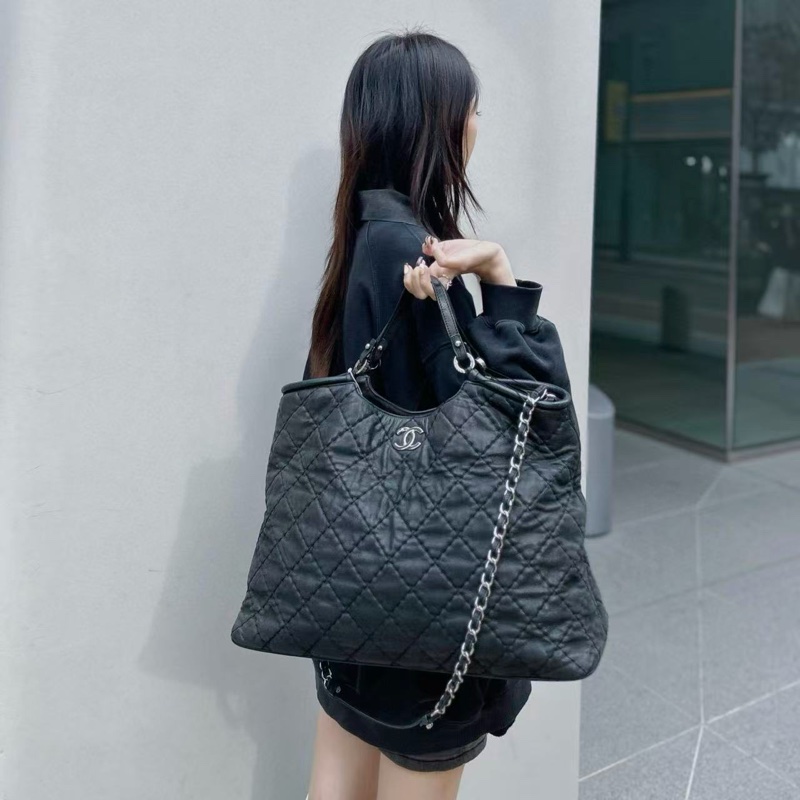 「JL精品代購」 香奈兒黑銀菱格鏈條XXL機場包手提斜挎包-1