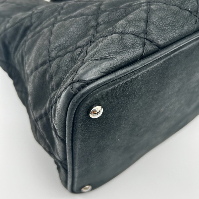 「JL精品代購」 香奈兒黑銀菱格鏈條XXL機場包手提斜挎包-8